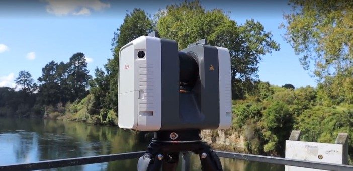 McLeod Cranes Cleaning up the Waikato river with the Leica RTC360